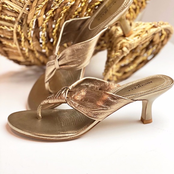 MICHELLE D✨Gold Leather Kitten Heel Thongs - Picture 3 of 5